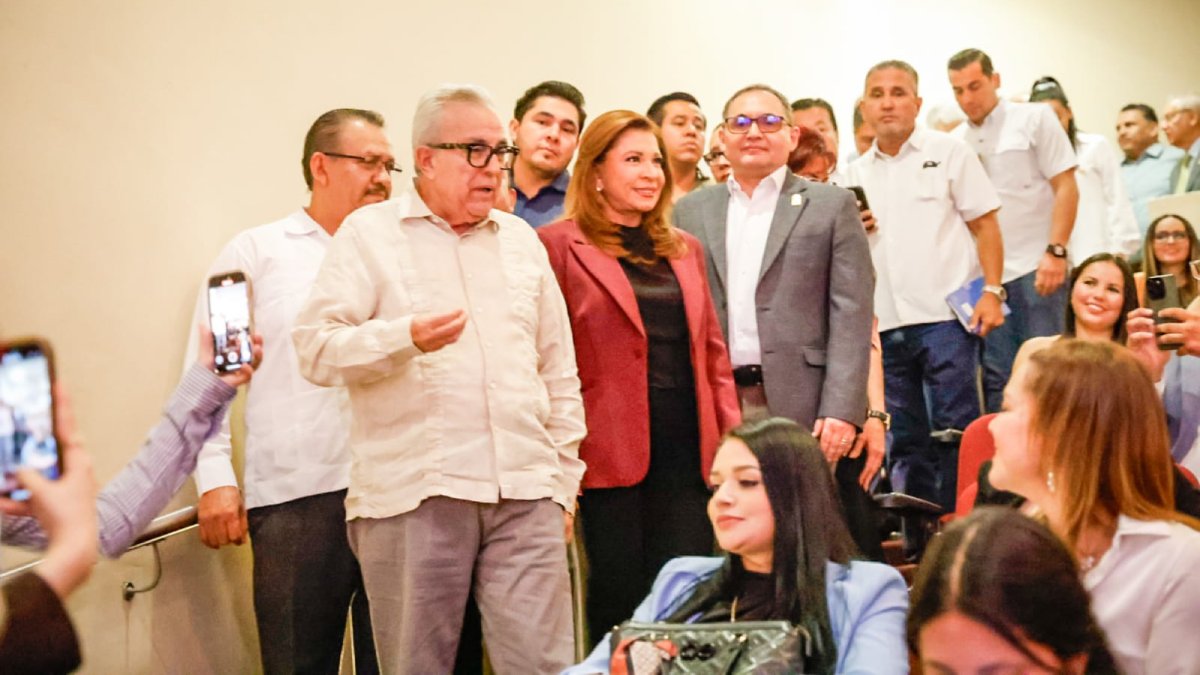 entrega rocha constancias y estimulos economicos a docentes gobernador