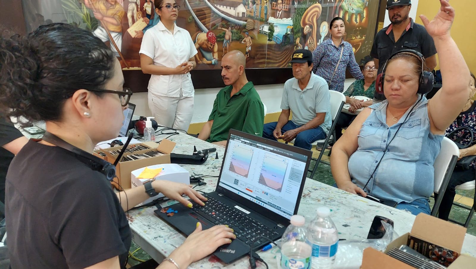 entregan 160 auxiliares auditivos en salvador alvarado evento