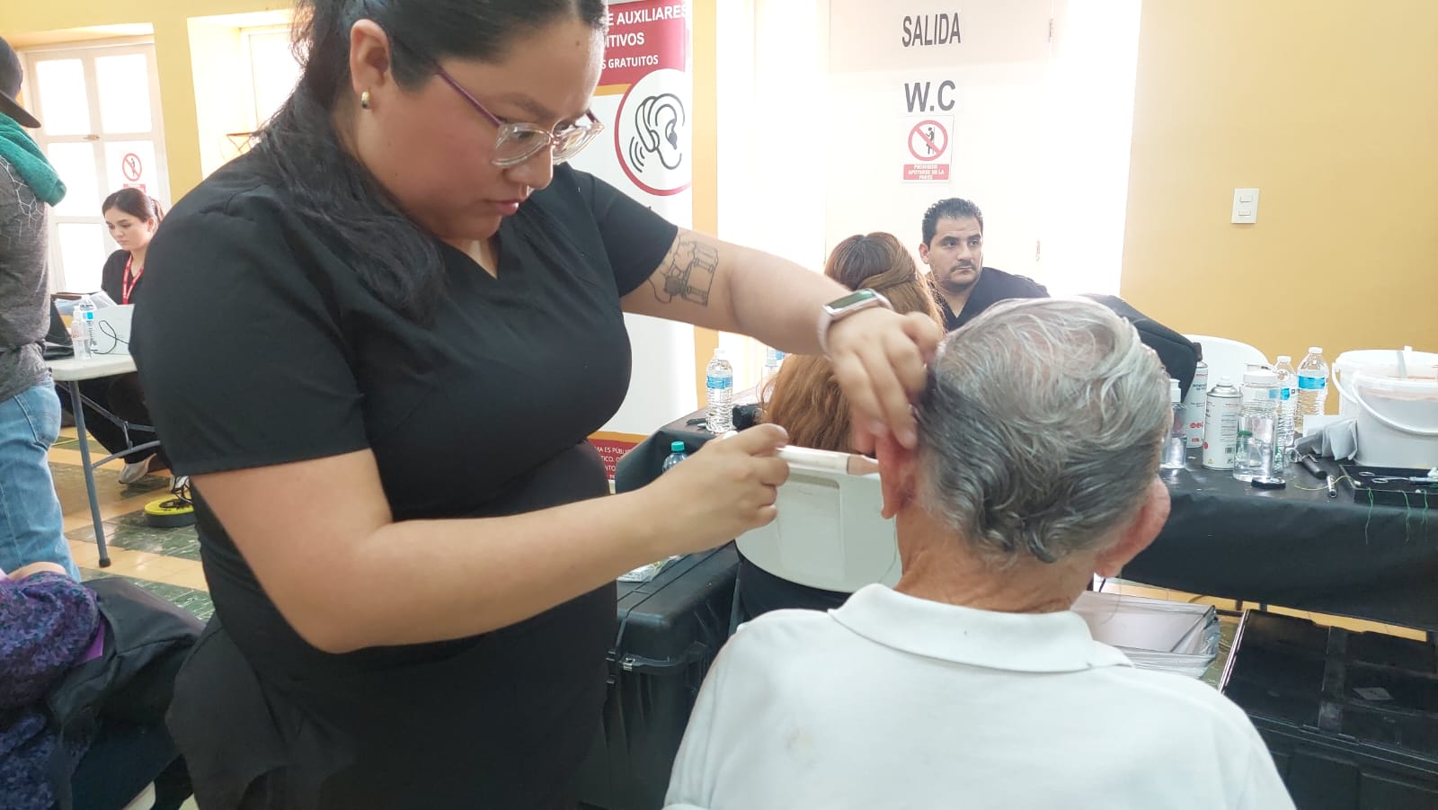 entregan 160 auxiliares auditivos en salvador alvarado
