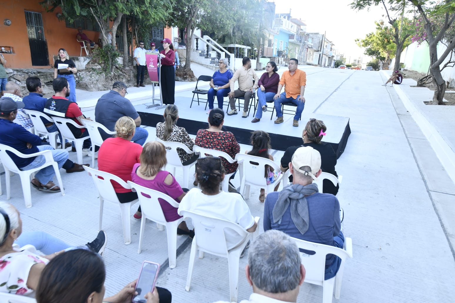 Entregan pavimentación de calle en colonia Benito Juárez, en Mazatlán