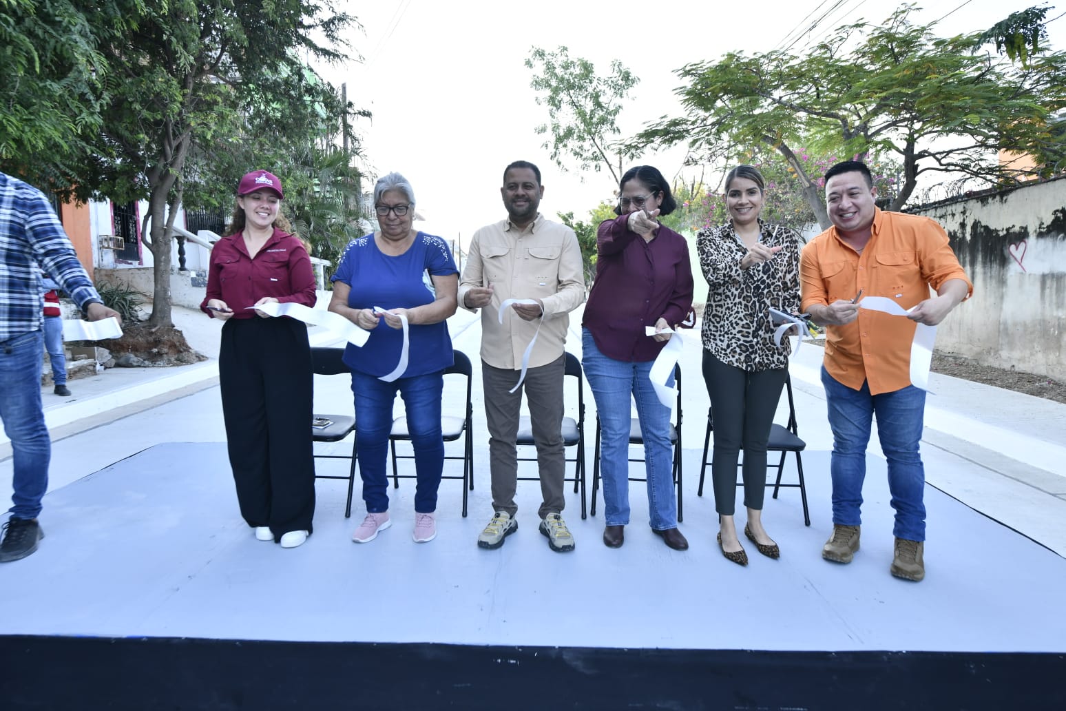 Entregan pavimentación de calle en colonia Benito Juárez, en Mazatlán