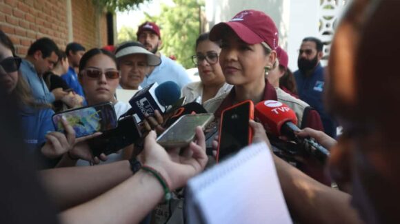 Recibe Estrella Palacios a madres de “Tesoros Perdidos Hasta Encontrarlos” para brindar apoyos