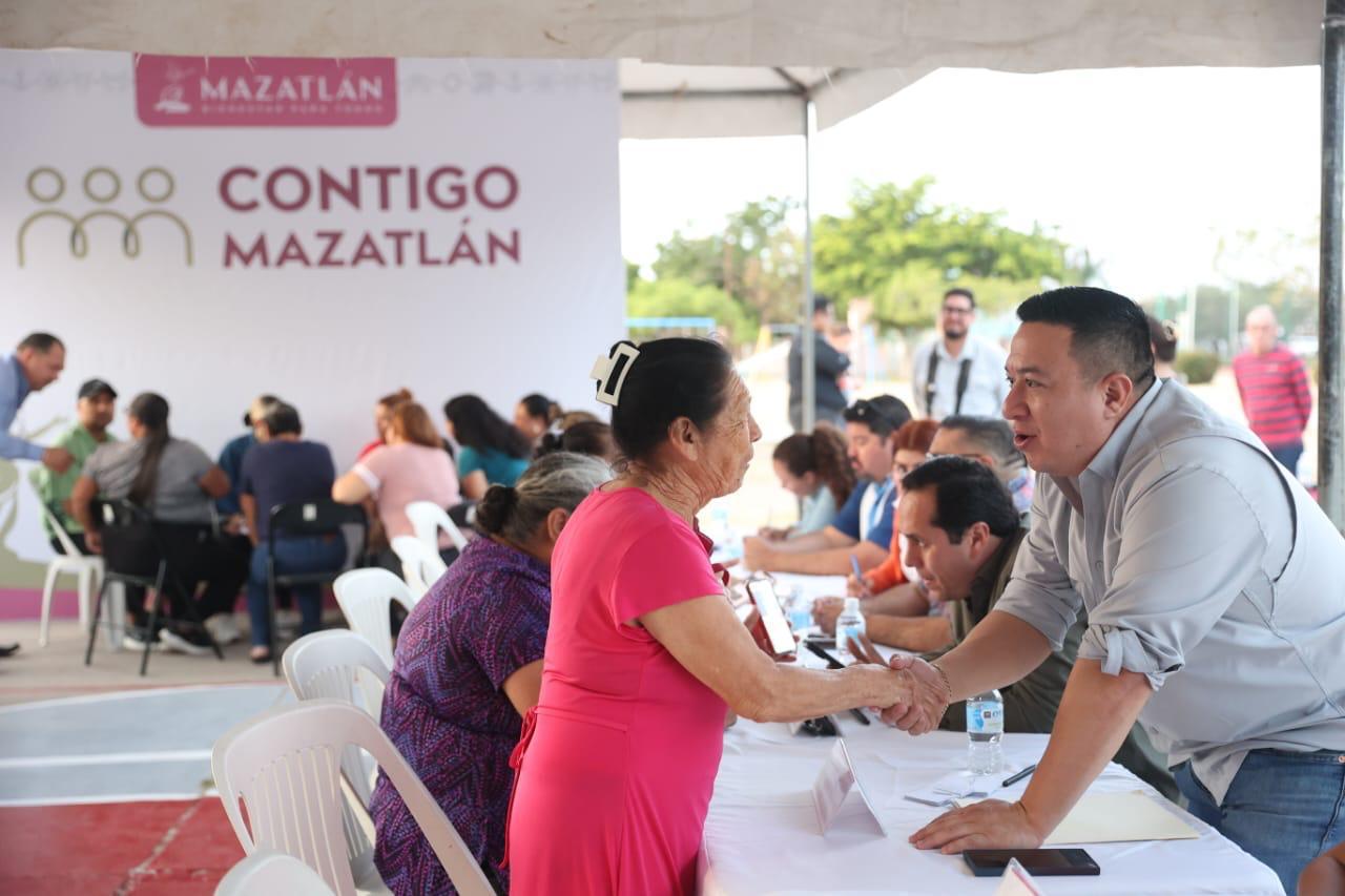 Estrella Palacios en jornada "Contigo Mazatlán"