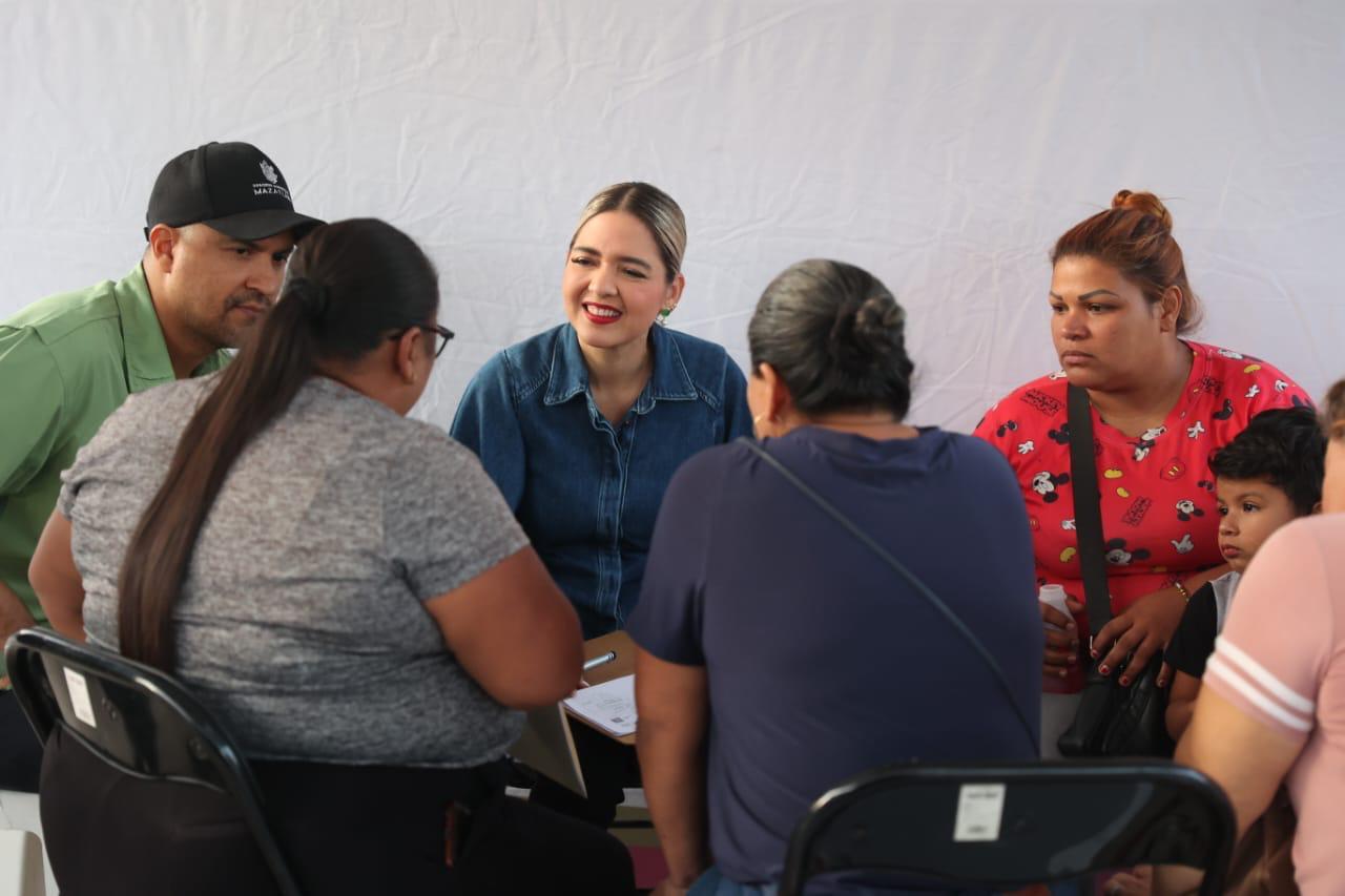 Estrella Palacios en jornada "Contigo Mazatlán"