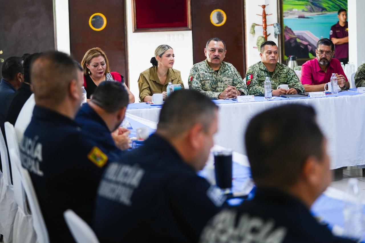 estrella palacios en la Mesa Regional de Seguridad y Construcción de la Paz