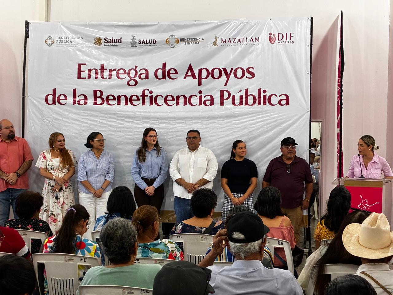 Siete municipios del sur de Sinaloa reciben auxiliares auditivos personalizados con apoyo de la Beneficencia Pública