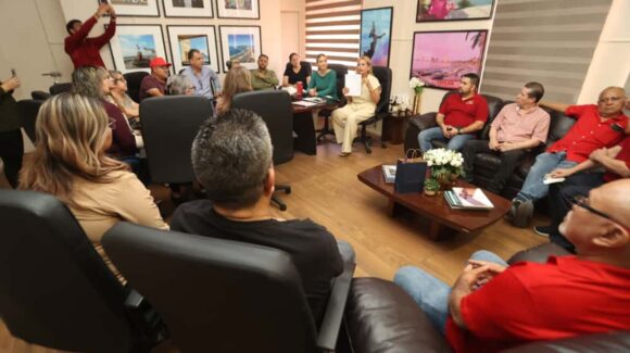 Por mejoras y orden en el Pino Suárez, se reúnen locatarios con alcaldesa de Mazatlán, Sinaloa