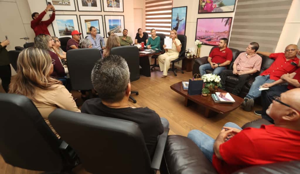 Estrella Palacios se reúne con locatarios del Mercado Pino Suárez