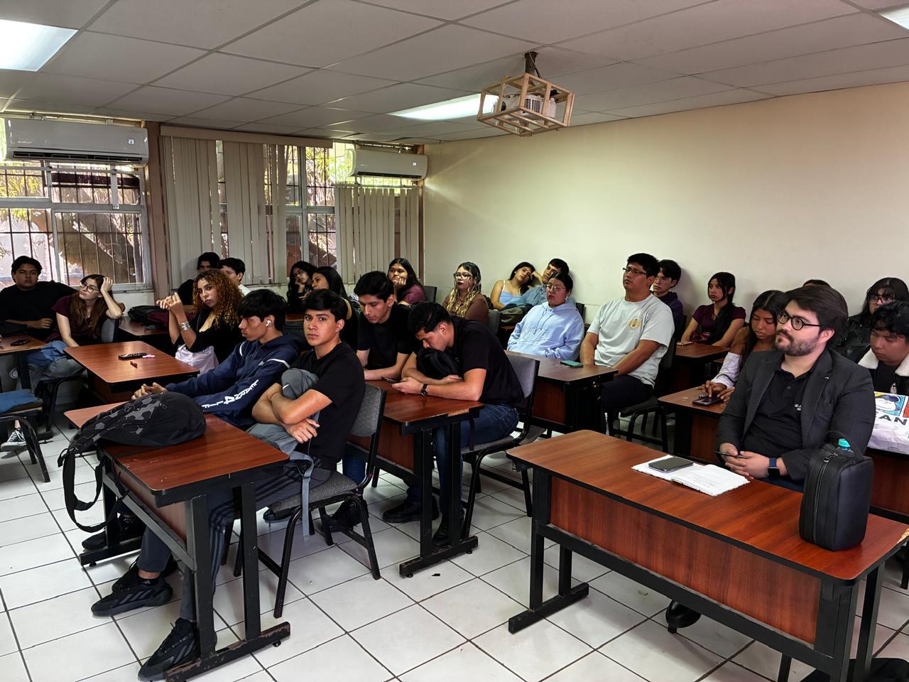 Diálogos desde la Diversidad reúne a estudiantes y legisladoras para revisar la agenda LGBTQ+ en Mazatlán