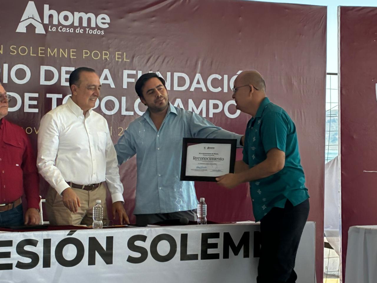 Reconoce a ciudadanos ejemplares en marco de 139 aniversario de Topolobampo en Ahome, Sinaloa