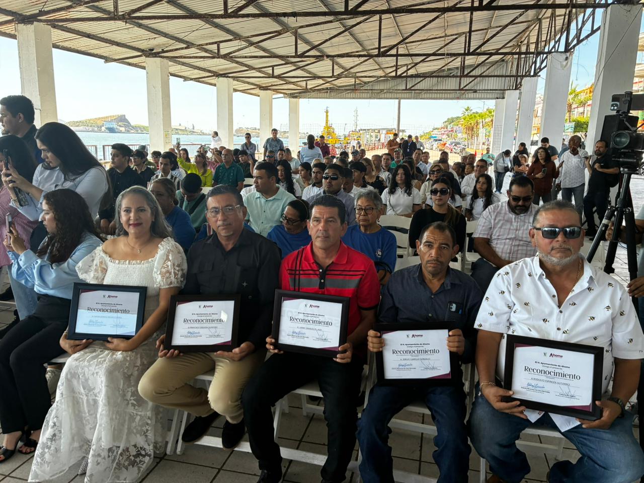 Reconoce a ciudadanos ejemplares en marco de 139 aniversario de Topolobampo en Ahome, Sinaloa