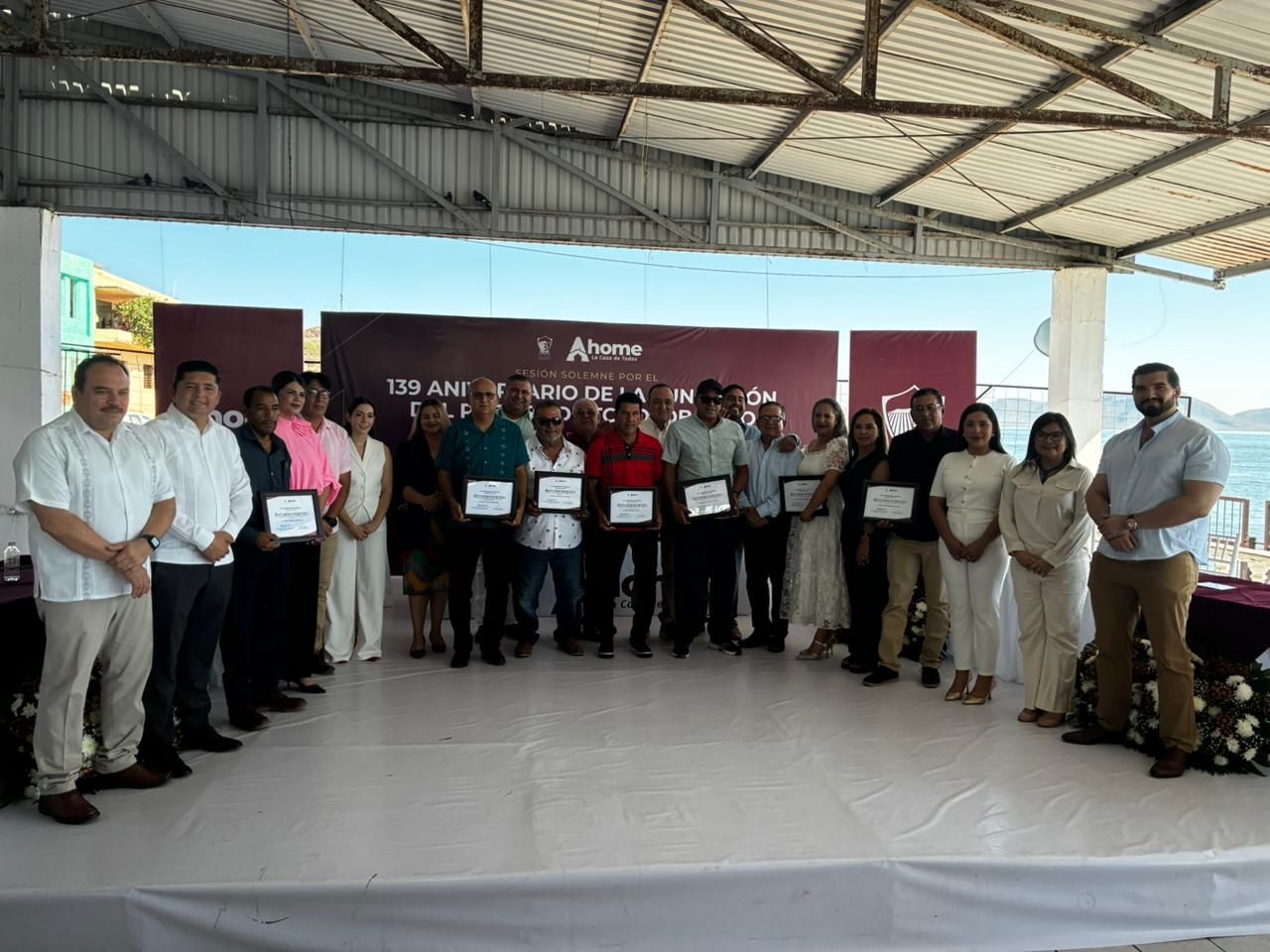 Reconoce a ciudadanos ejemplares en marco de 139 aniversario de Topolobampo en Ahome, Sinaloa