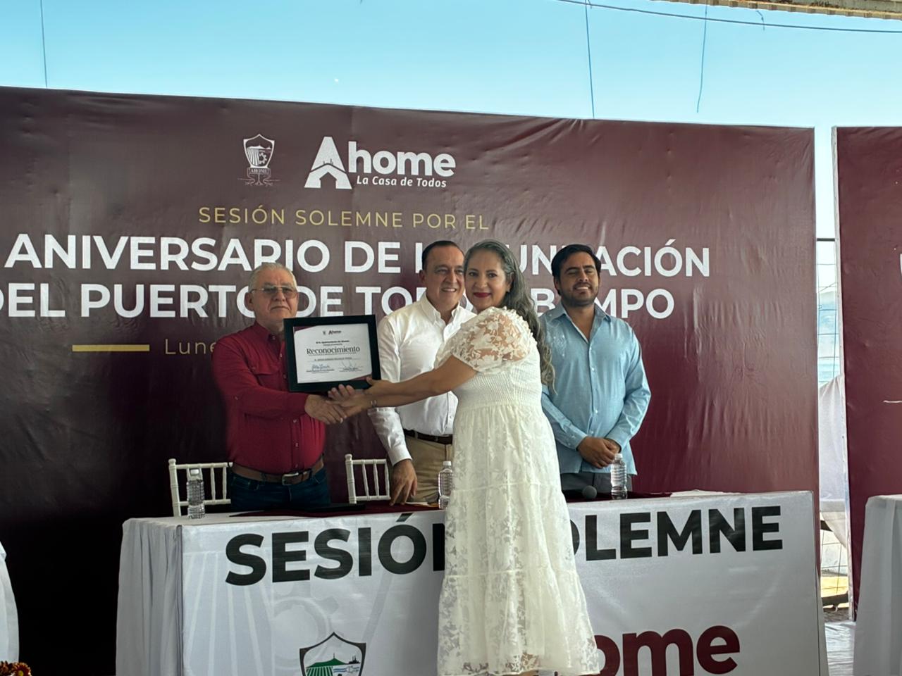 Reconoce a ciudadanos ejemplares en marco de 139 aniversario de Topolobampo en Ahome, Sinaloa