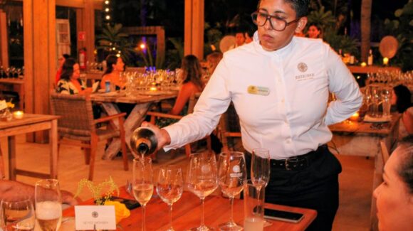 ‘Viñedos y Olas’; Shekinah Beach Club presenta en Mazatlán, Sinaloa su nueva carta de vinos en una cena junto al mar
