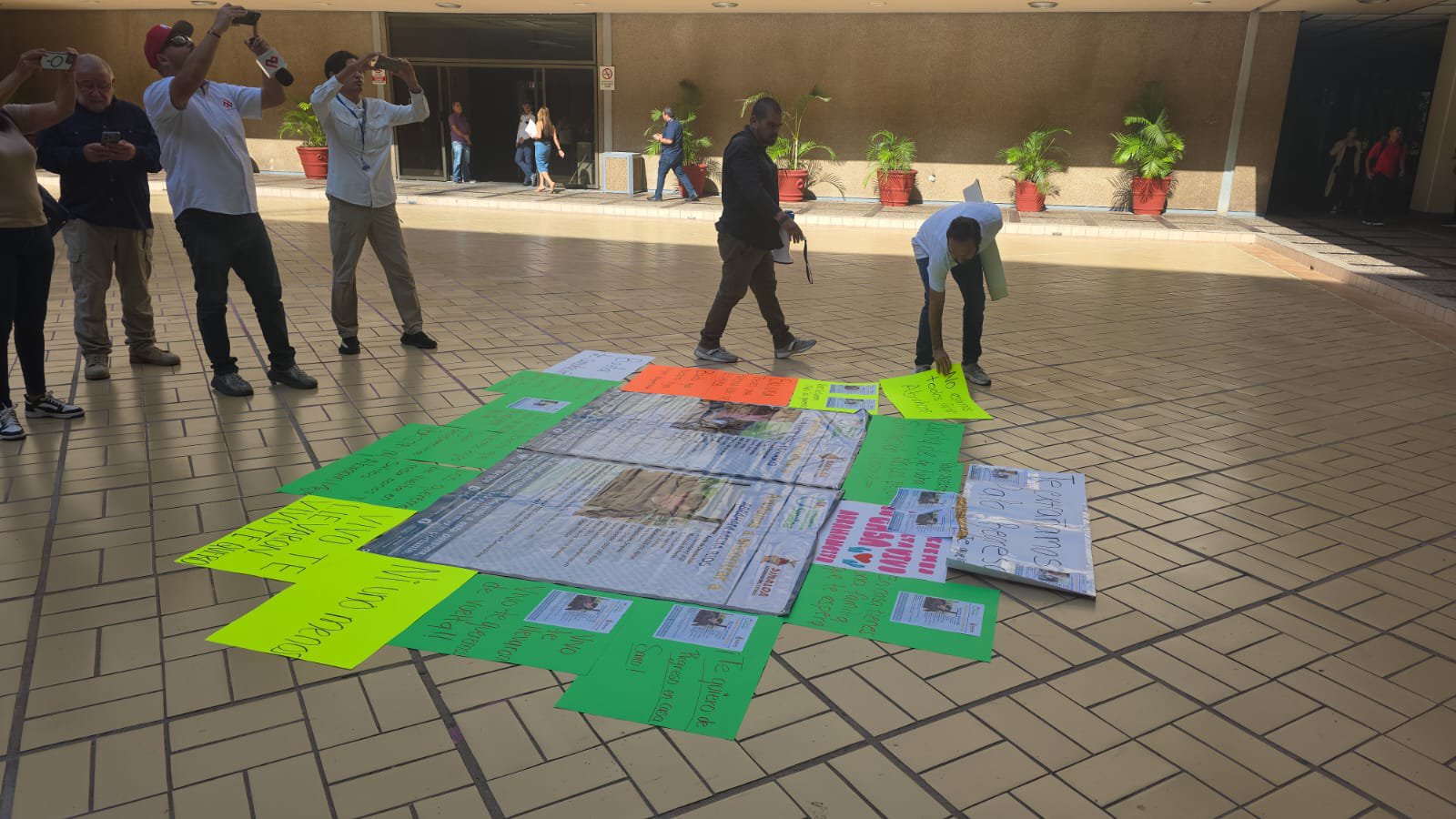 exigen aparicion con vida de abraham y abrahamcito en culiacan palacio