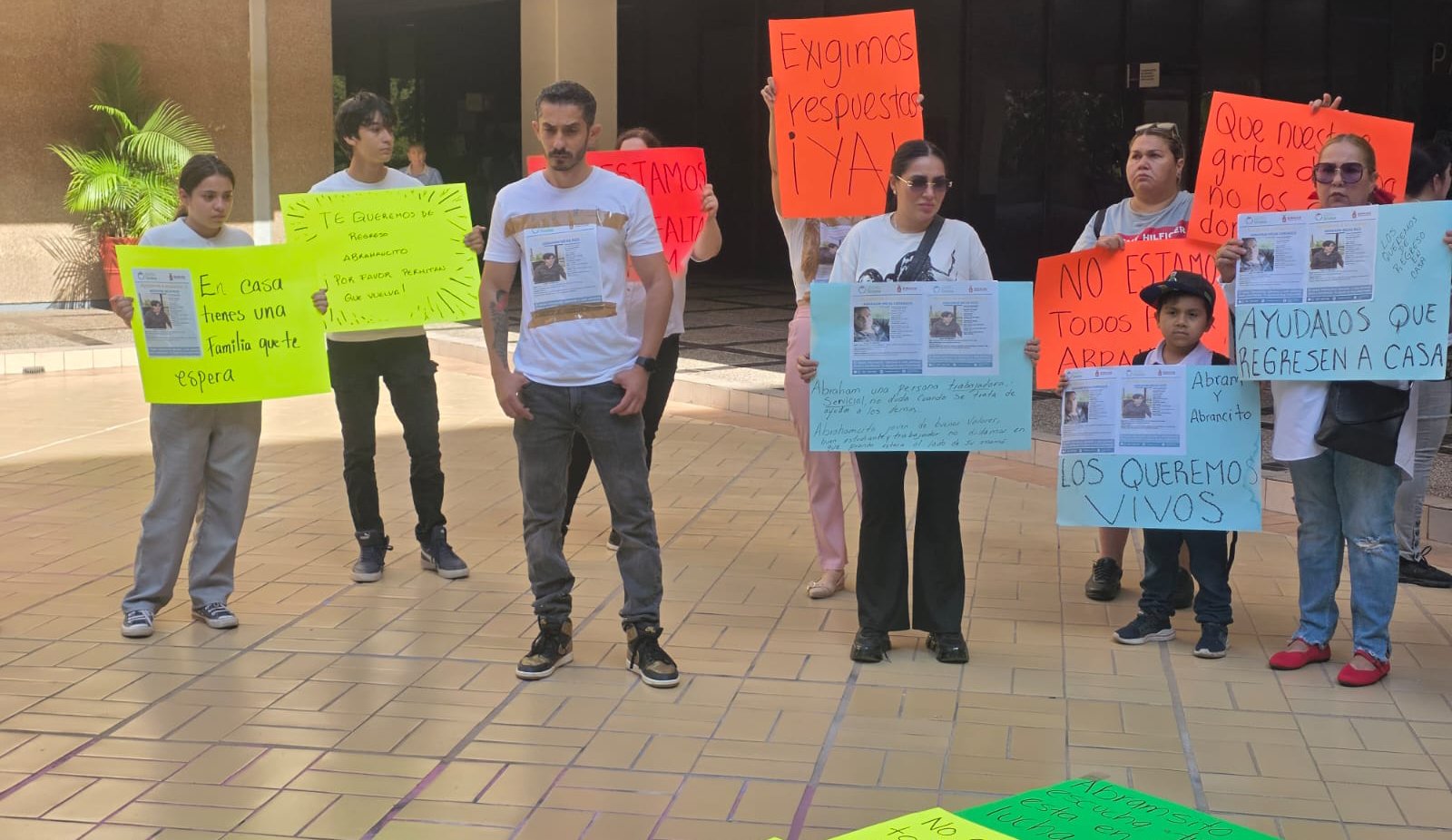 exigen aparicion con vida de abraham y abrahamcito en culiacan protestan