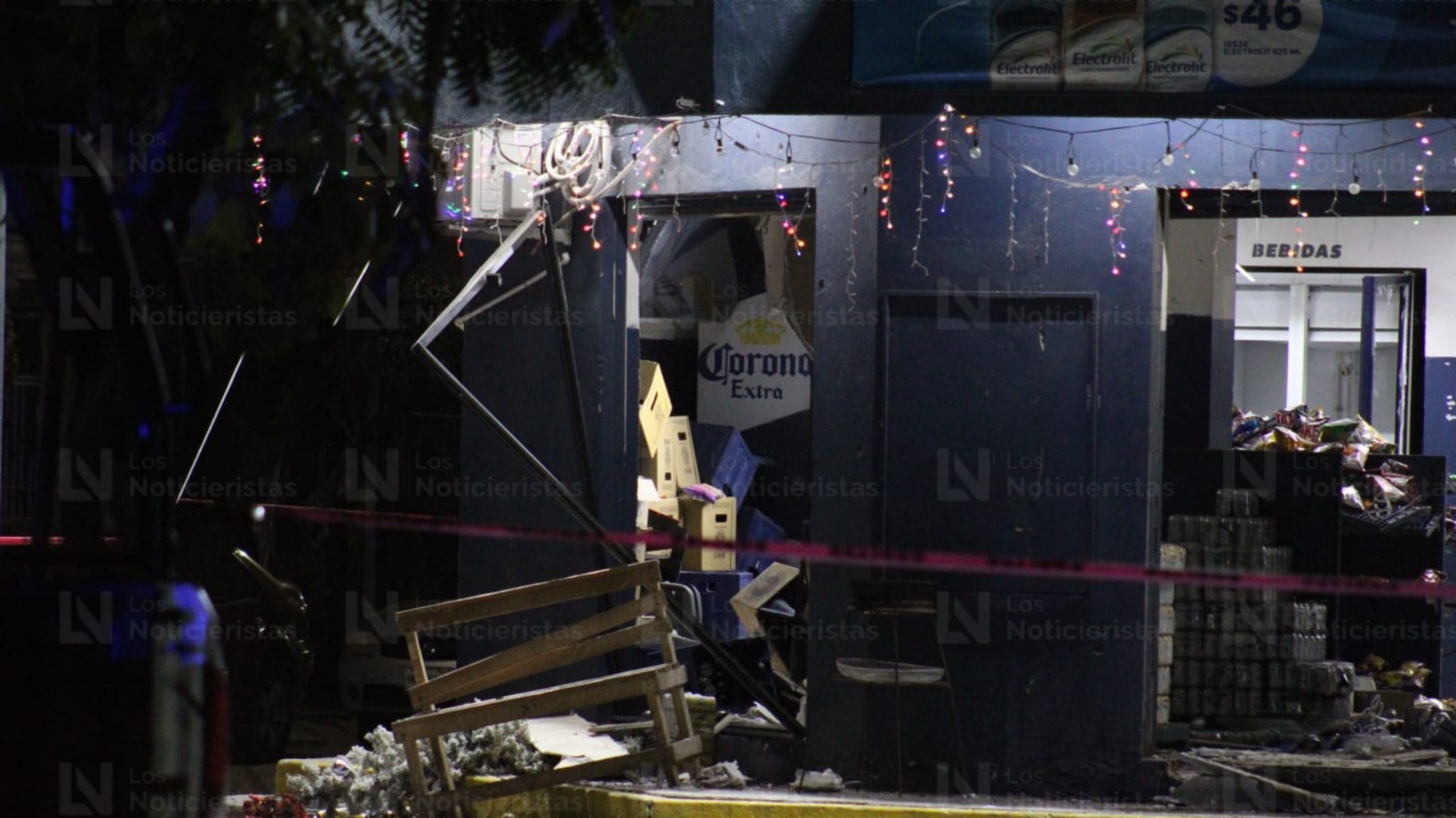 Explosión destroza expendio de cerveza en Mazatlán