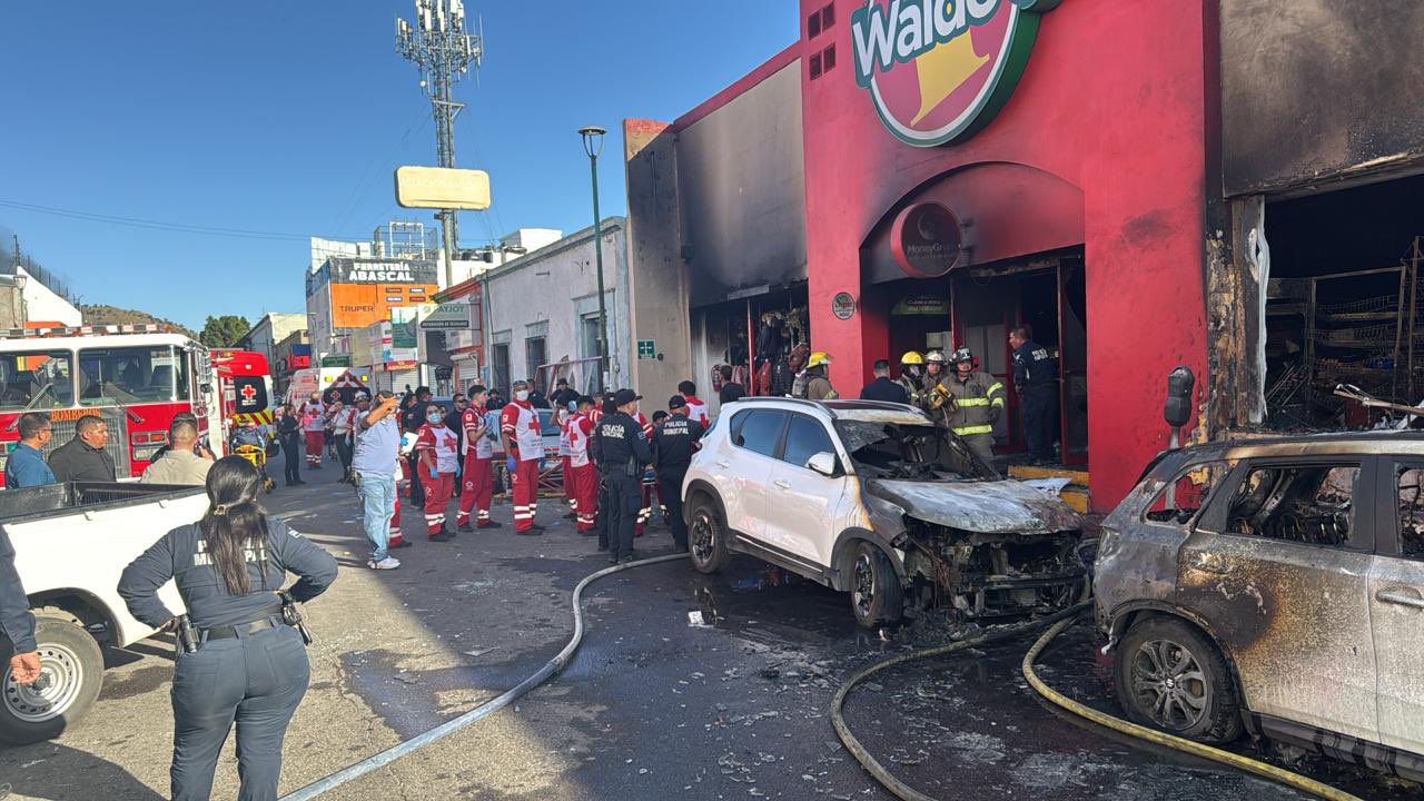 Explosión e incendio en tienda Waldo's en Hermosillo, Sonora