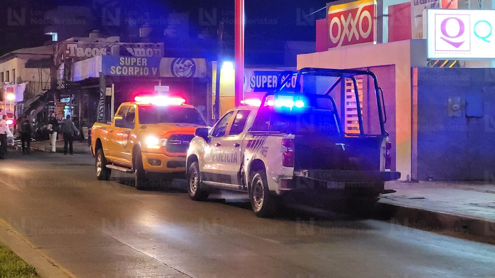 Protección Civil y Bomberos atienden explosión en taquería de Mazatlán