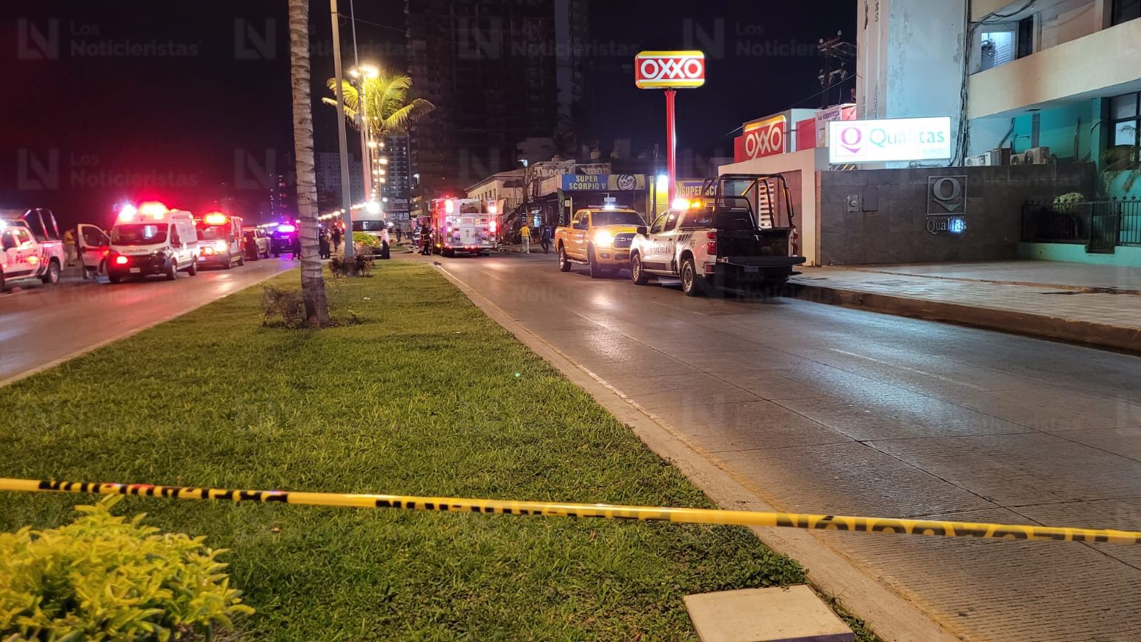 Protección Civil y Bomberos atienden explosión en taquería de Mazatlán