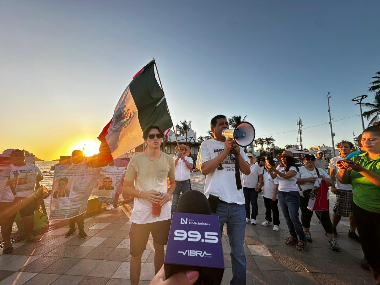 Familias de desaparecidos encabezan marcha de la Generación Z, en Mazatlán