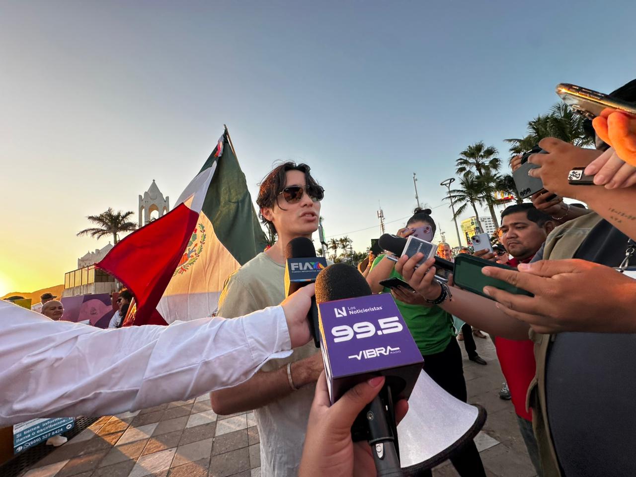 Familias de desaparecidos encabezan marcha de la Generación Z, en Mazatlán