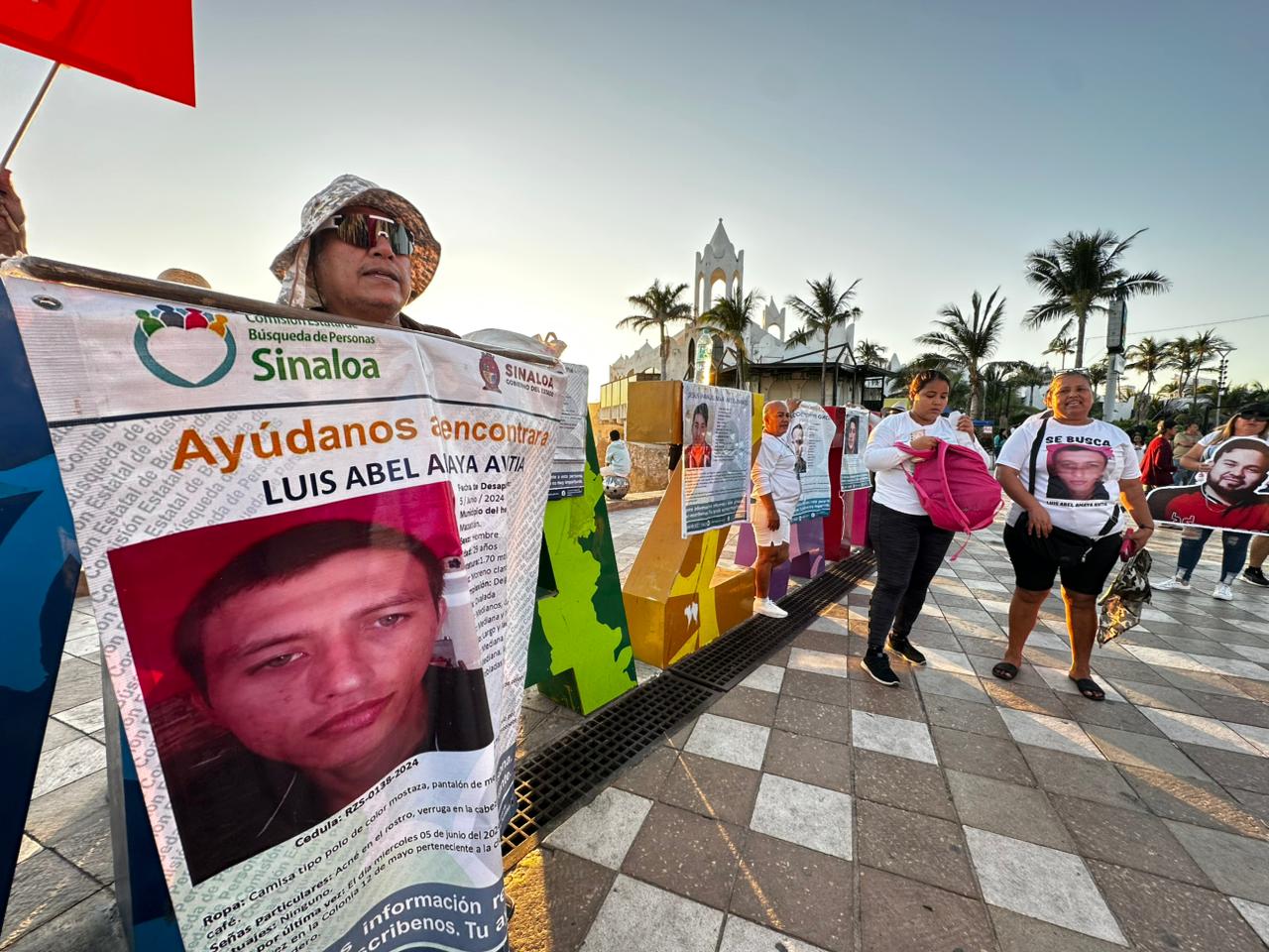 Familias de desaparecidos encabezan marcha de la Generación Z, en Mazatlán