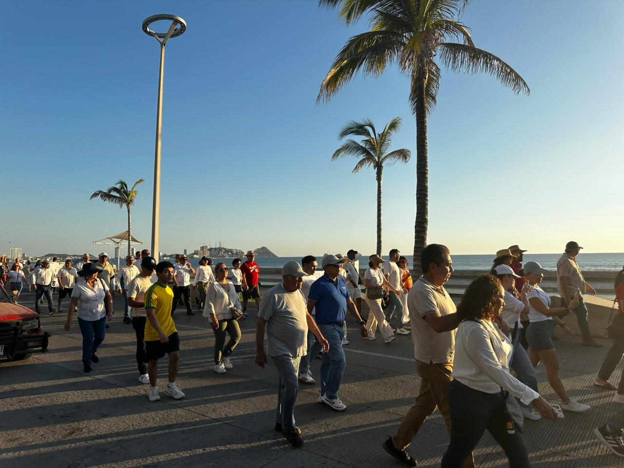 Familias de desaparecidos encabezan marcha de la Generación Z, en Mazatlán