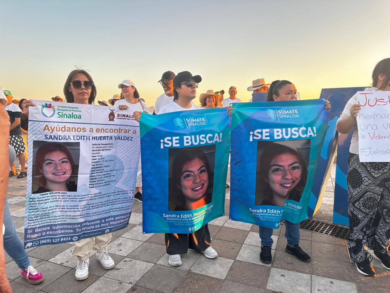 Familias de desaparecidos encabezan marcha de la Generación Z, en Mazatlán