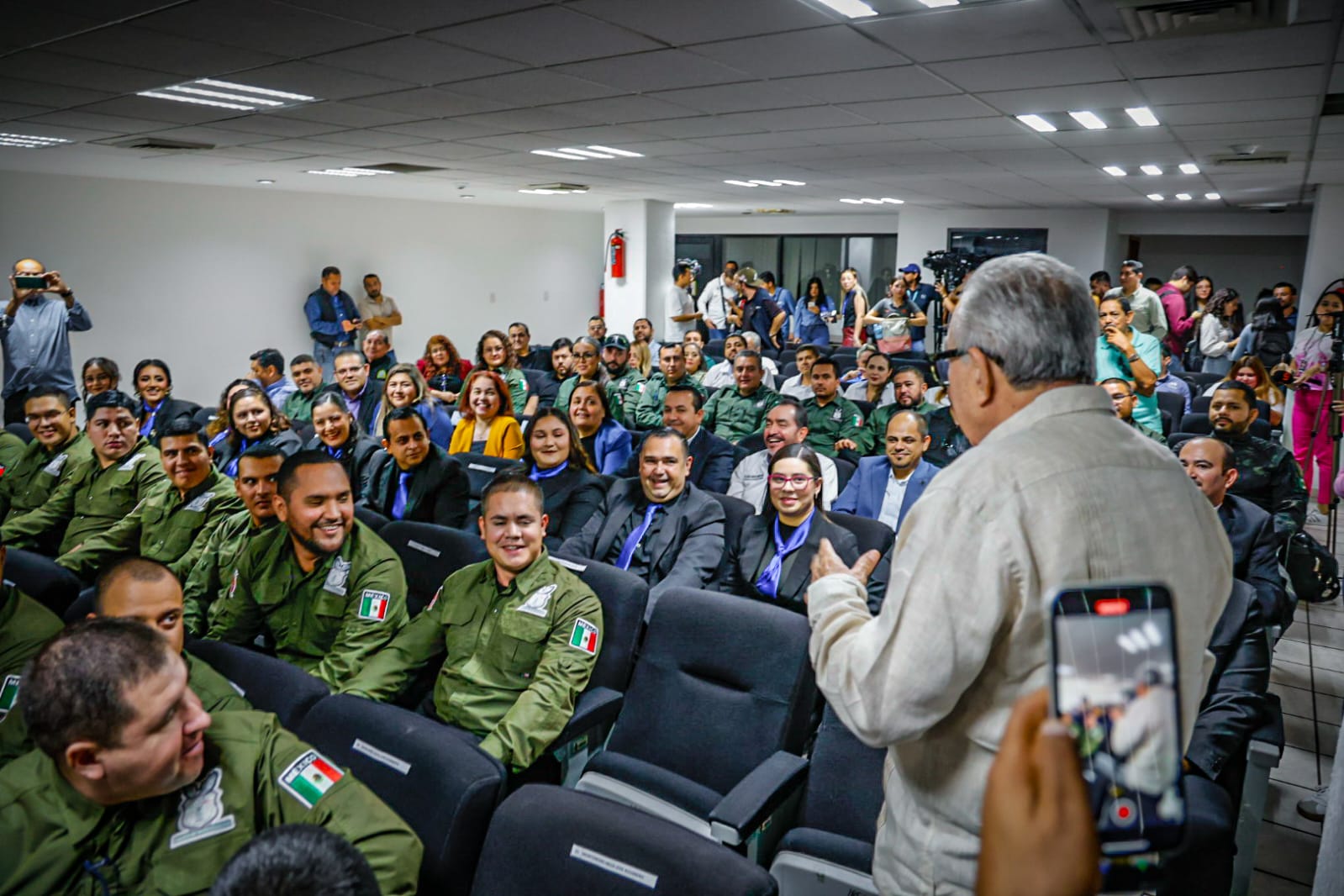 entrega de nombramientos a Ministerios Públicos, Policías de Investigación y Peritos