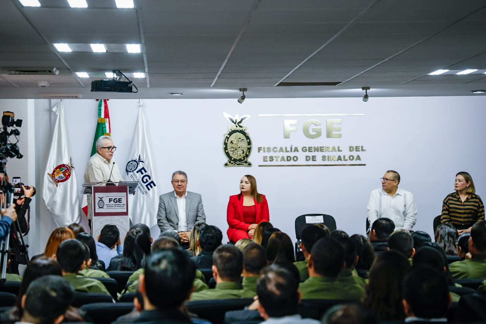 entrega de nombramientos a Ministerios Públicos, Policías de Investigación y Peritos
