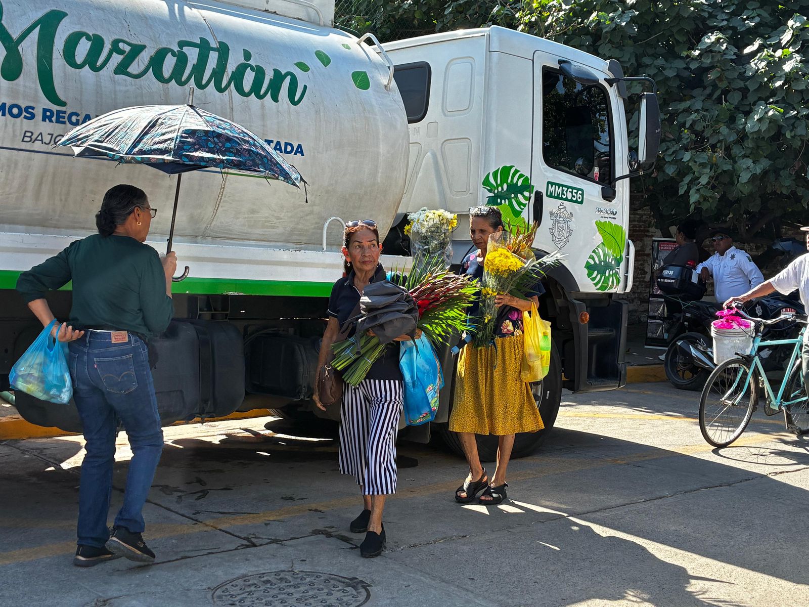 Venta de flores por el Día de Muertos en Mazatlán, Sin.