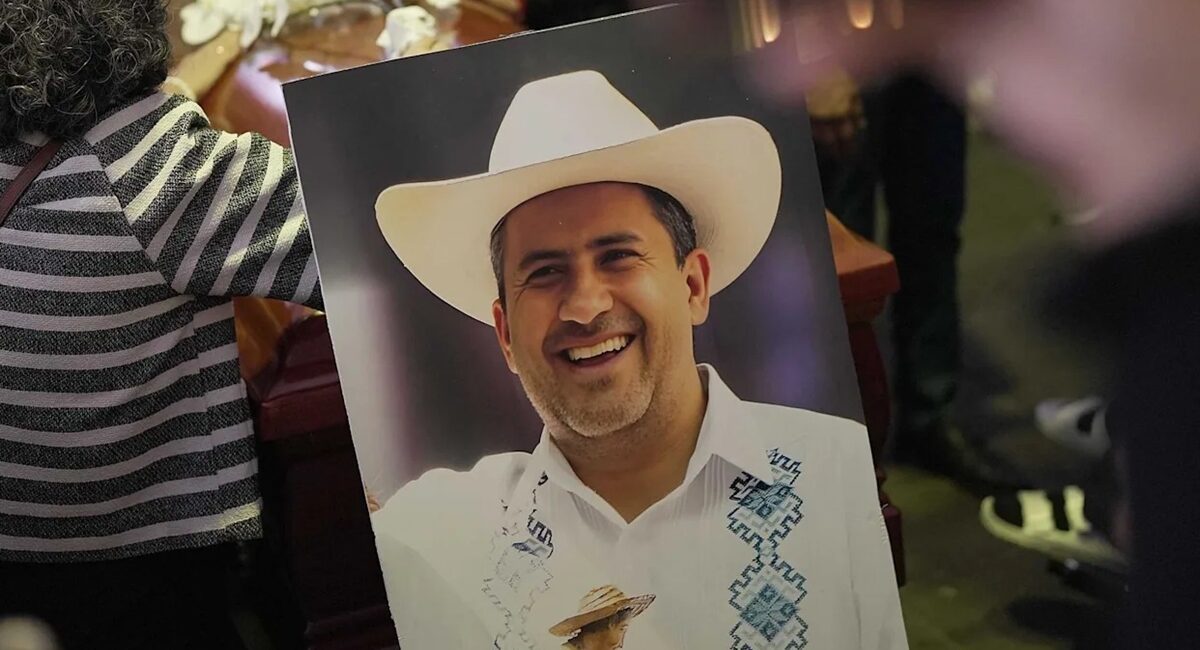 Fiscalía de Michoacán insiste a Grecia Quiroz en entrega de celulares de Carlos Manzo