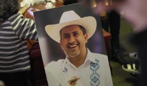 Fiscalía de Michoacán insiste a Grecia Quiroz en entrega de celulares de Carlos Manzo