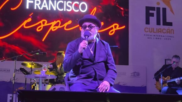 Francisco Céspedes ofrece una noche inolvidable en el cierre de la Feria Internacional del Libro Culiacán 2025