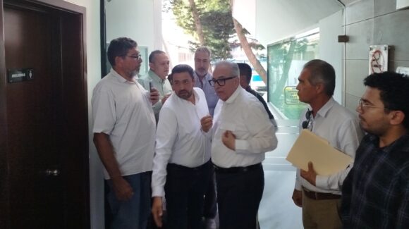 El gobernador Rocha llega de sorpresa a Ahome; se reúne con productores agrícolas del norte de Sinaloa