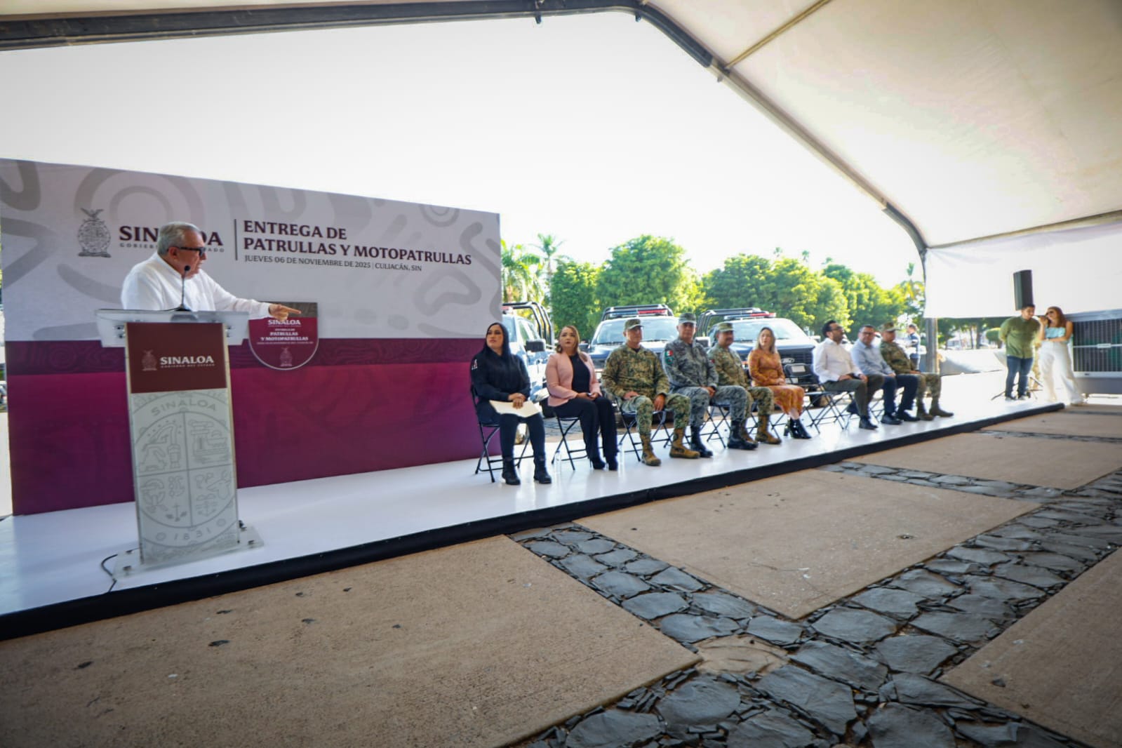 Gobierno de Sinaloa entrega patrullas a la Policía Estatal