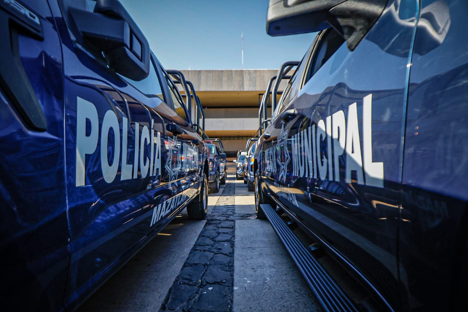 Gobierno de Sinaloa entrega patrullas a la Policía Estatal
