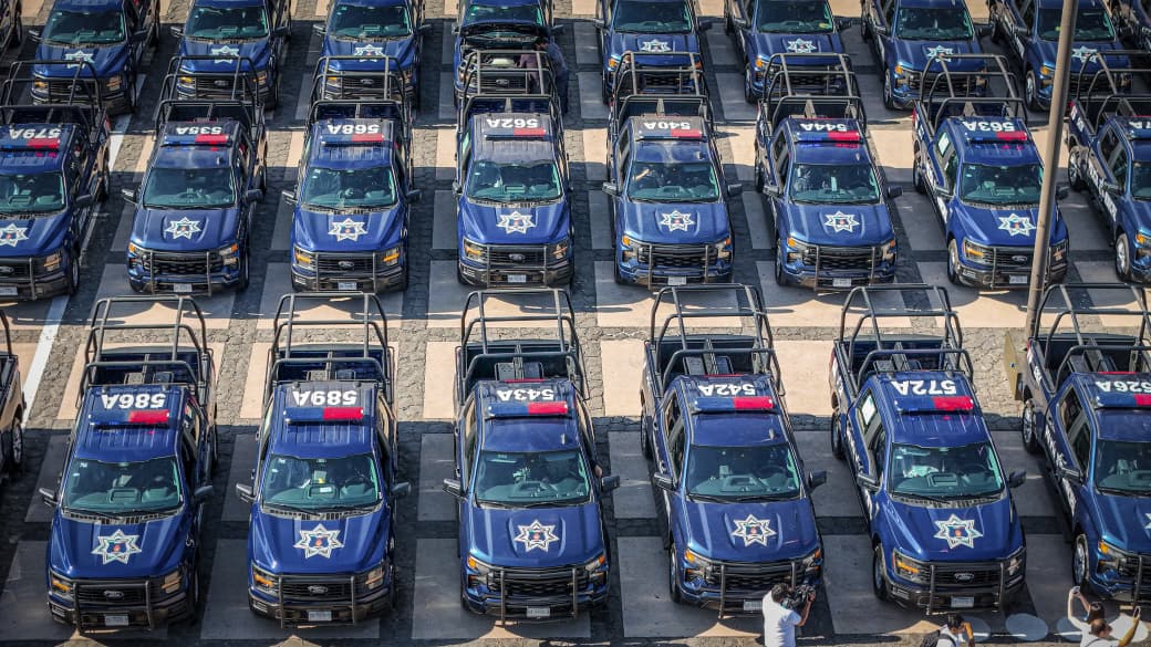Gobierno de Sinaloa entrega patrullas a la Policía Estatal