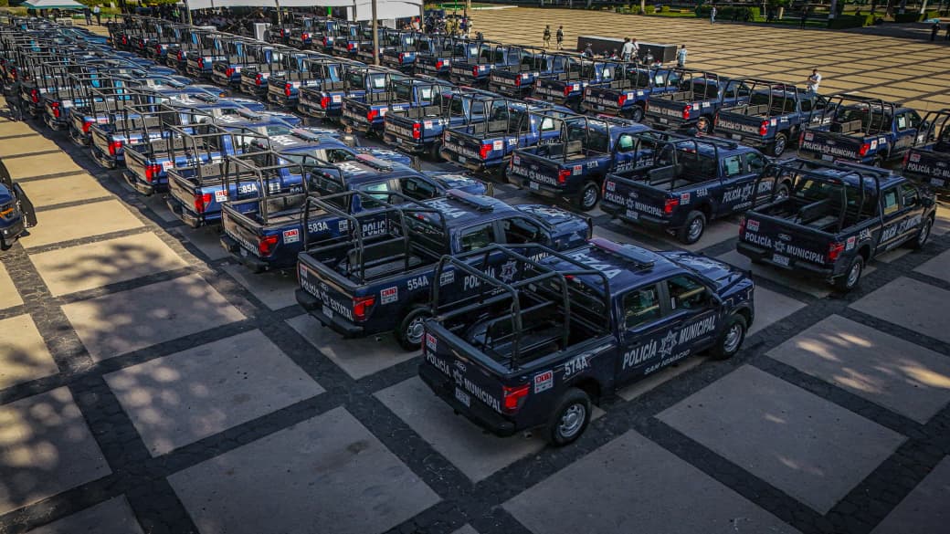 Gobierno de Sinaloa entrega patrullas a la Policía Estatal
