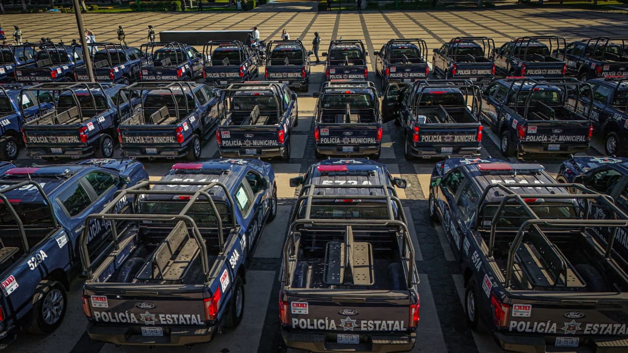 Gobierno de Sinaloa entrega patrullas a la Policía Estatal