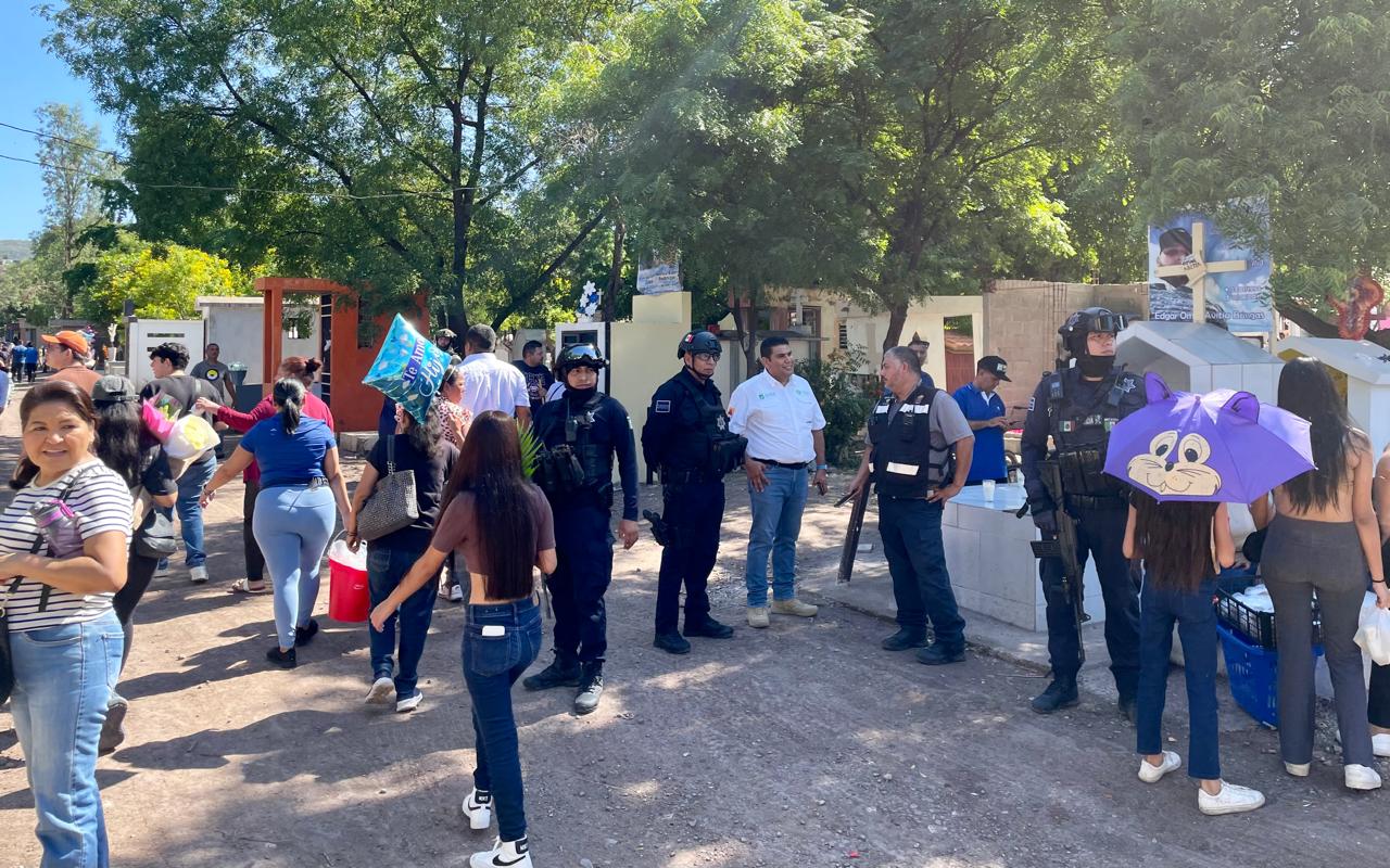 gran afluencia en los panteones de culiacan