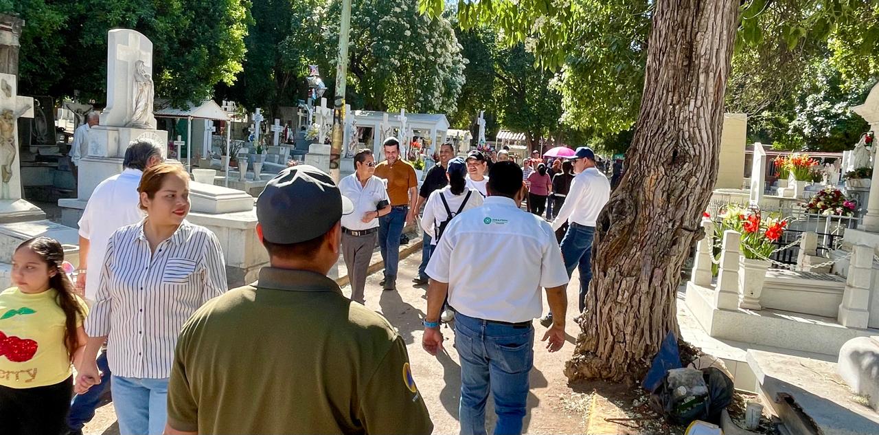 gran afluencia en los panteones de culiacan
