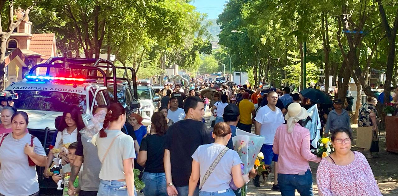gran afluencia en los panteones de culiacan