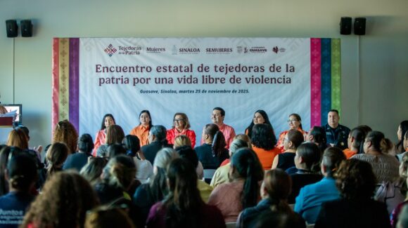 Inician 16 Días de Activismo con entrega de Cartilla de Derechos de la Mujer y Encuentro Estatal de Tejedoras de la Patria en Guasave, Sinaloa