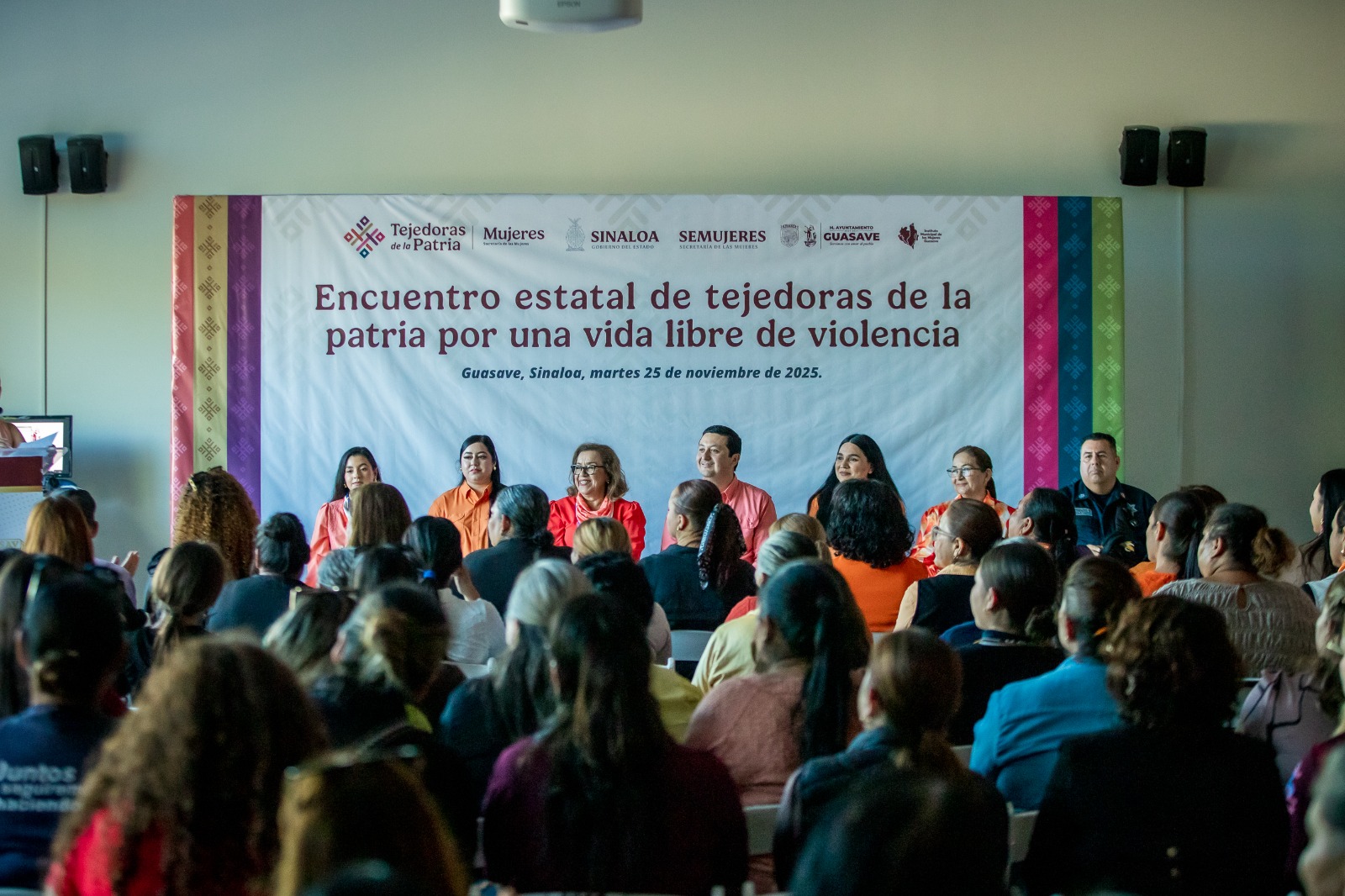 Encuentro Estatal de Tejedoras de la Patria en Guasave