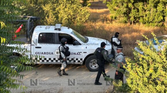 Recostado en una colcha y con sangre en la cabeza, hallan asesinado a un hombre en San Pedro de Navolato, Sinaloa