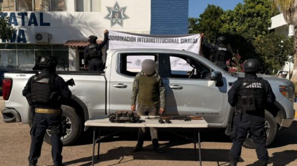 Detienen a hombre con un ‘cuerno de chivo’ y camioneta robada en EU en el campo pesquero “El Castillo” en Navolato, Sinaloa
