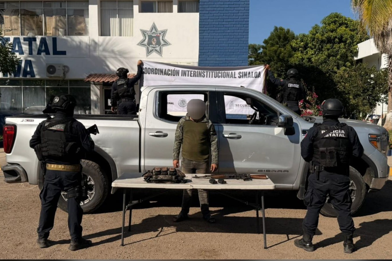 Hombre detenido en El Castillo, Navolato, Sin.