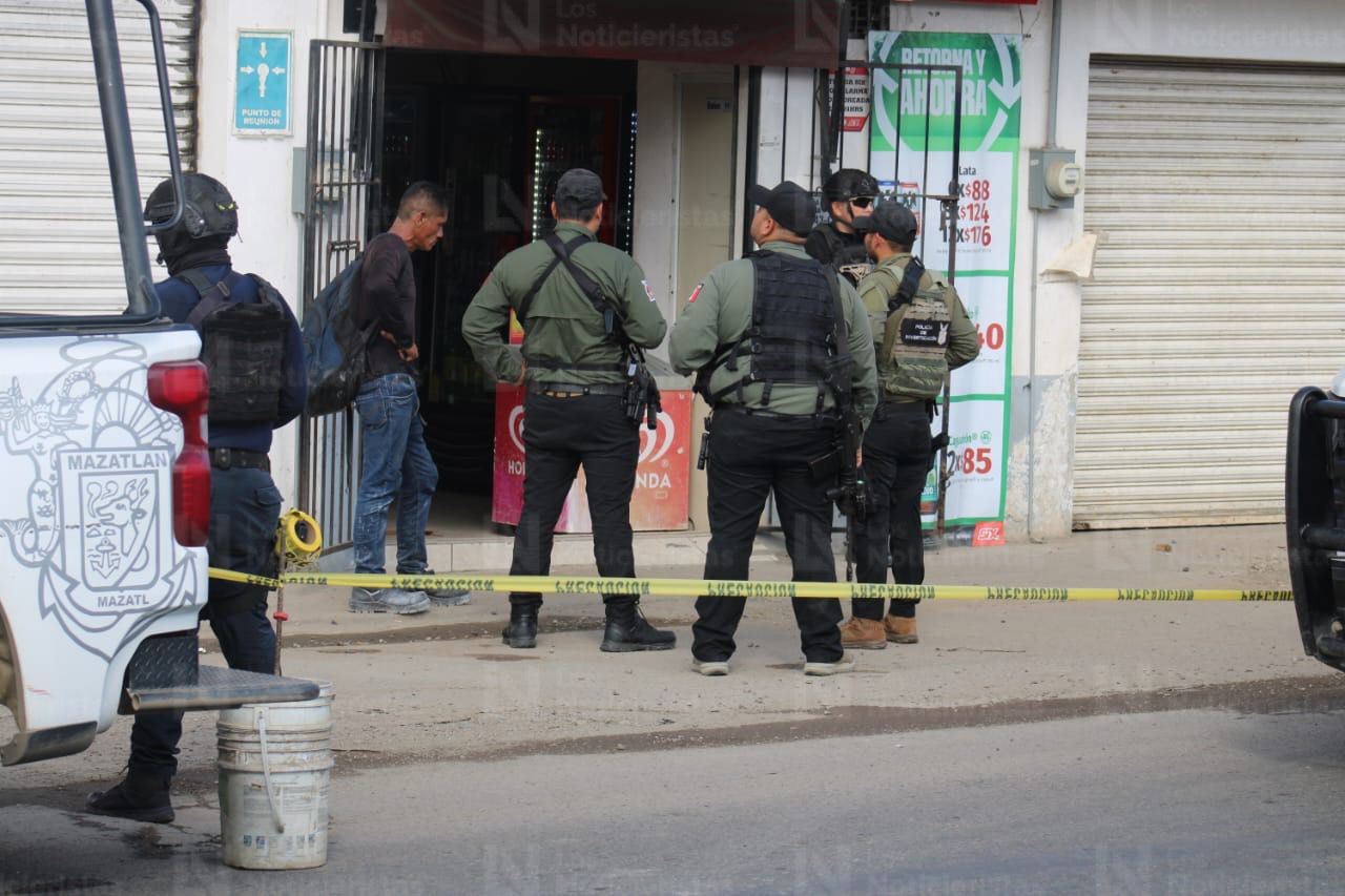 Elementos de la policía de Investigación